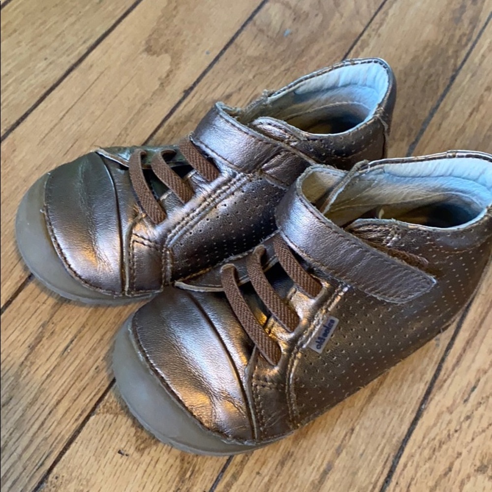 Old soles shoes size EUR 25 US 9 runs a bit small